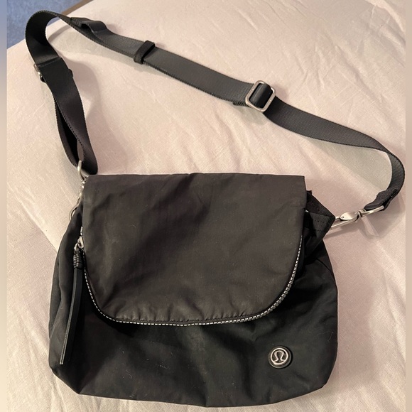 Lululemon Black Crossbody Bag - Picture 3 of 15